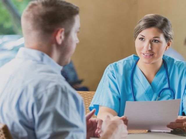 nurse talking to boss about quitting